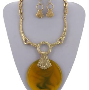 Hammered Acrylic Metal Round Pendant Necklace & Earring Set Brown